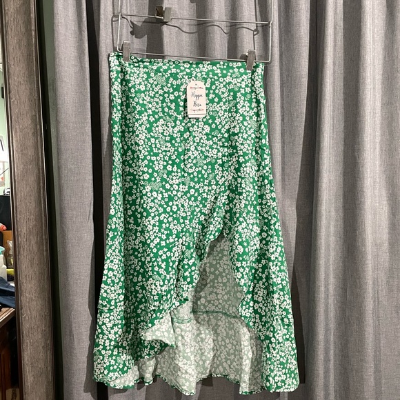 Hippie Rose Dresses & Skirts - Adorable hi-lo skirt BRAND NEW